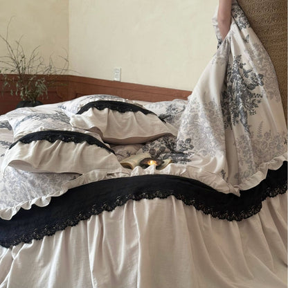 Bettwäsche‑Garnitur im Toile‑Vintage‑Stil mit Volant, Spitzenbordüre und Bettrock
