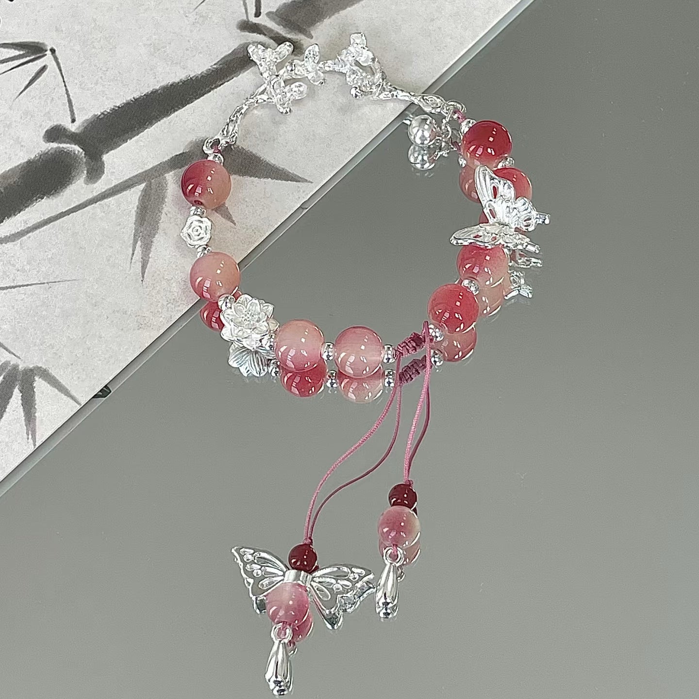 Handgefertigtes florales Schmetterlings-Charm-Armband Brehn