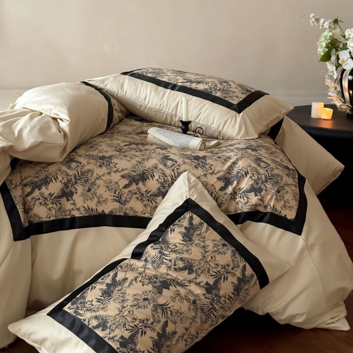 Elegante Baumwollsatin-Bettwäschegarnitur mit botanischem Skizzenmuster und Kontrastpaspel