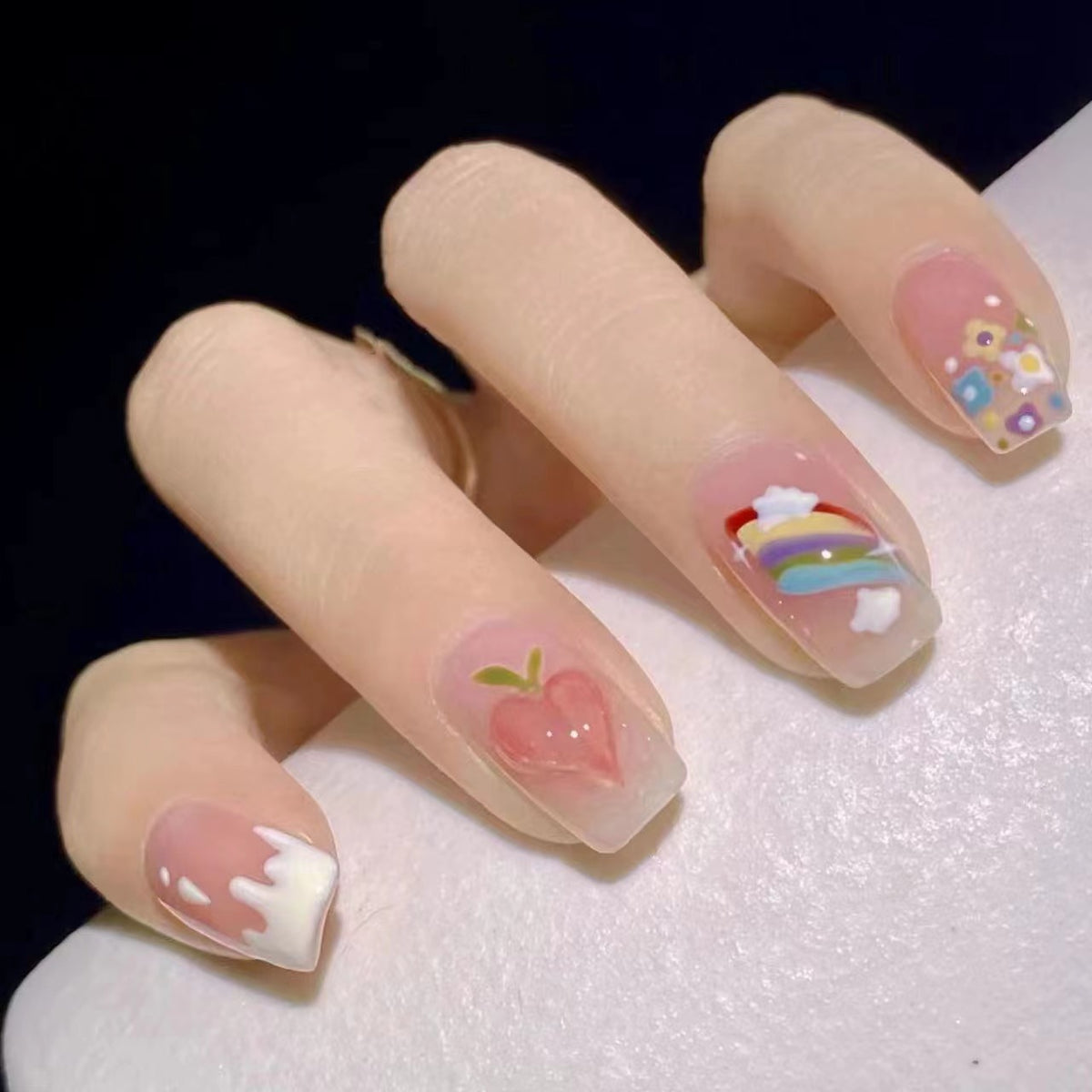 Kreative Nagelkunst mit Obst- und Blumenmotiven Brehn