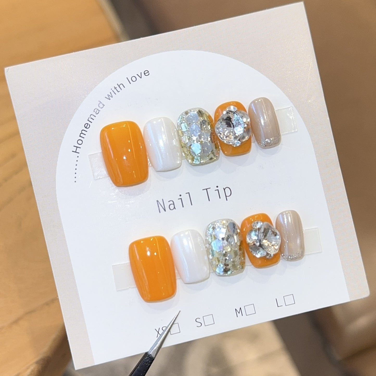 Kunstnagel Set mit Funkelnden Akzenten und Kreativen Designs Brehn