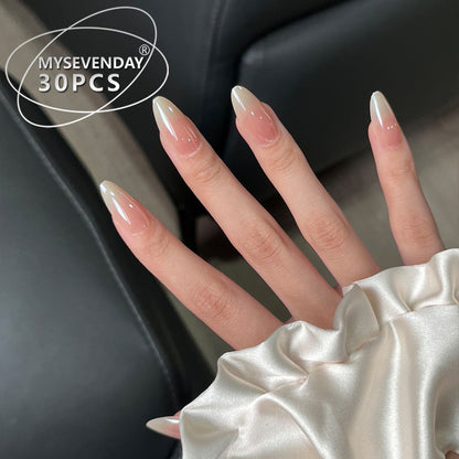 Elegantes Stiletto Press-On-Nagelset mit natürlichem Ombre-Finish Brehn