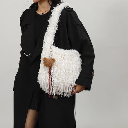 Fluffige Fransenschultertasche