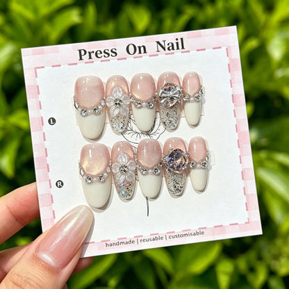 Anpassbare florale Press-On Nagelkollektion