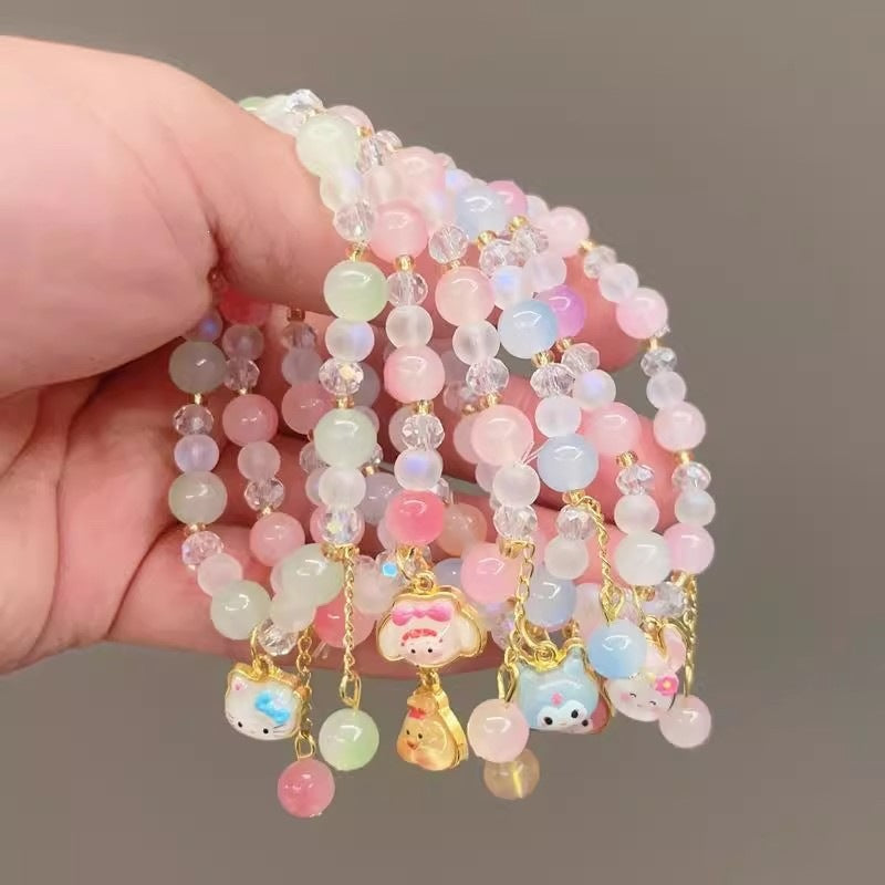 Verspieltes Armband mit Bunten Glasperlen und Anhänger Brehn