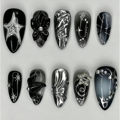 Kunstnägel mit stilvollen metallic Verzierungen Brehn