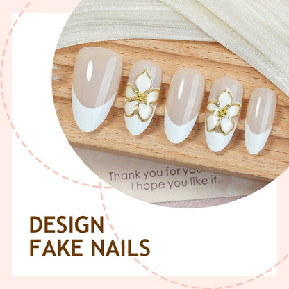 Kunstnagelset mit floralen Akzenten und luxuriösem Glitzer Brehn