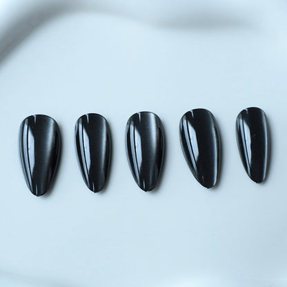 Glänzende Stiletto-Nagelerweiterungen Brehn