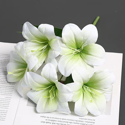 Dekoratives künstliches Blumenarrangement für Zuhause