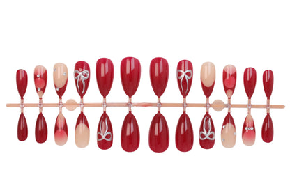 Kunstnagelset mit luxuriösen Glitzer- und Edelsteinverzierungen Brehn