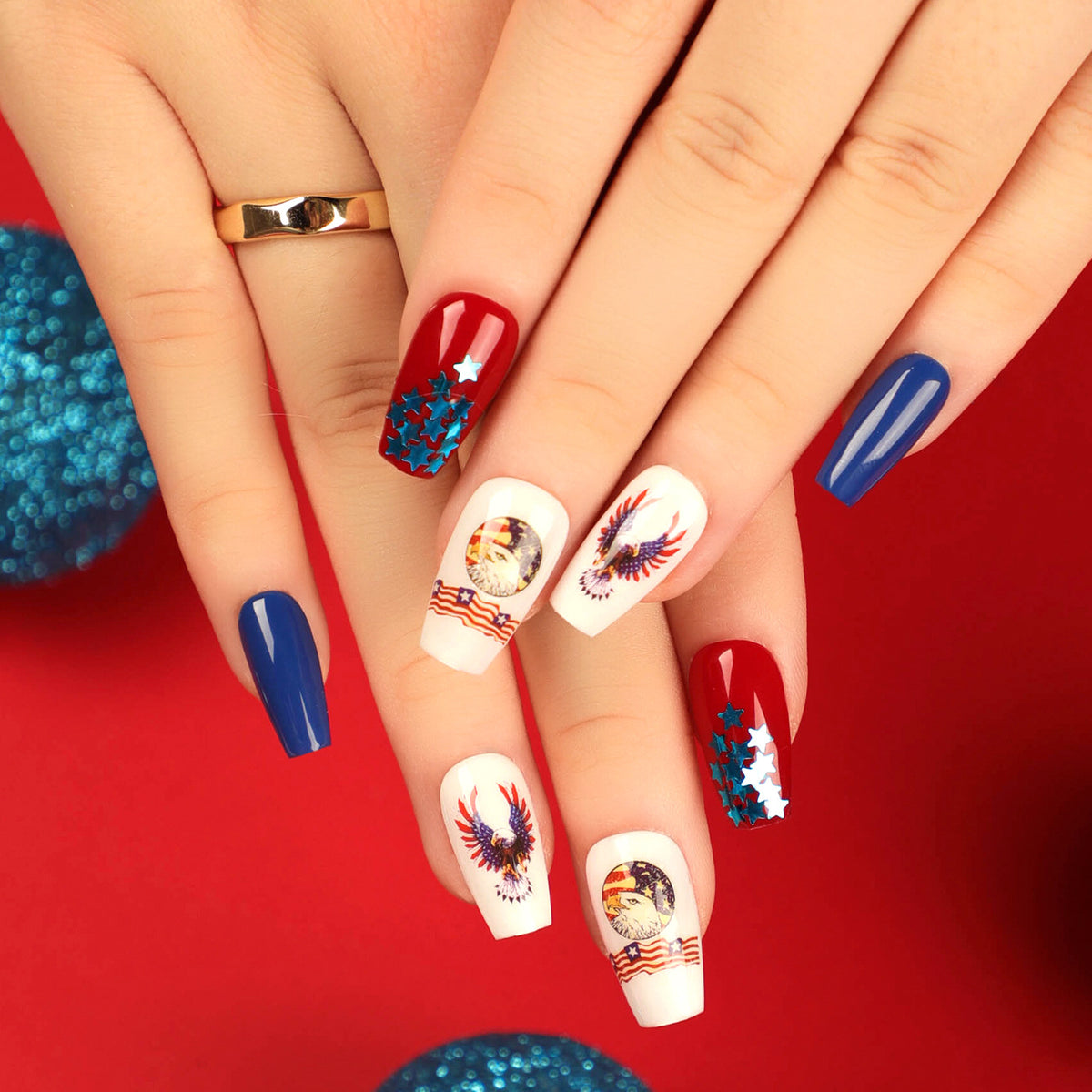 Kunstvolle Nagelverlängerungen mit patriotischen Designs Brehn