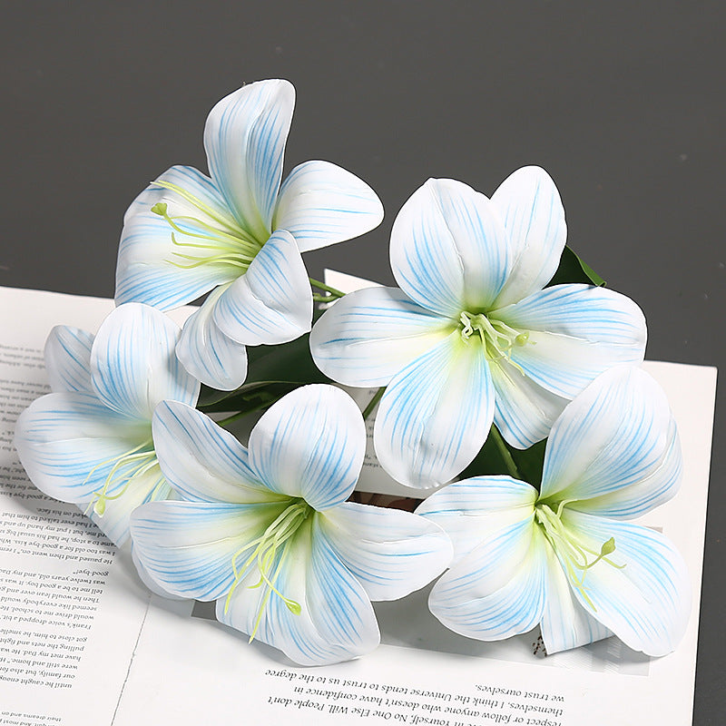 Dekoratives künstliches Blumenarrangement für Zuhause