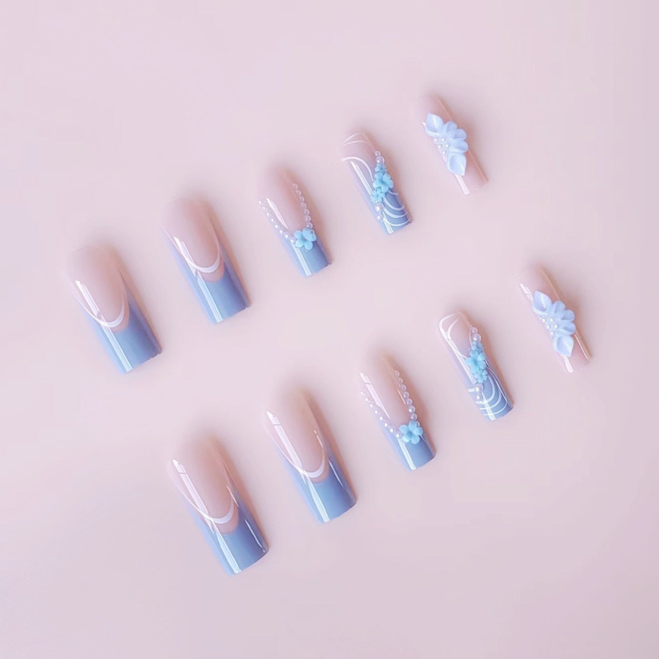 Kunstnagelset mit zarten floralen Akzenten und eleganten Verzierungen Brehn