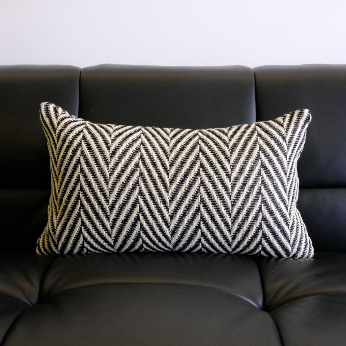 Strukturierter Chevron-Muster-Wurfkissen