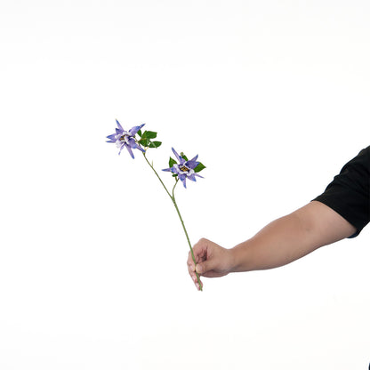 Lebensechte Mehrblütenblumenstiel