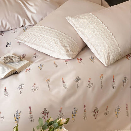 Umkehrbare Mikrofaser Satin-Feeling Bestickte Wildblumen Bettwäsche mit Häkelspitze & Kissenbezügen