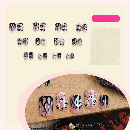 Kunstnagelset mit kreativem Halloween-Design Brehn