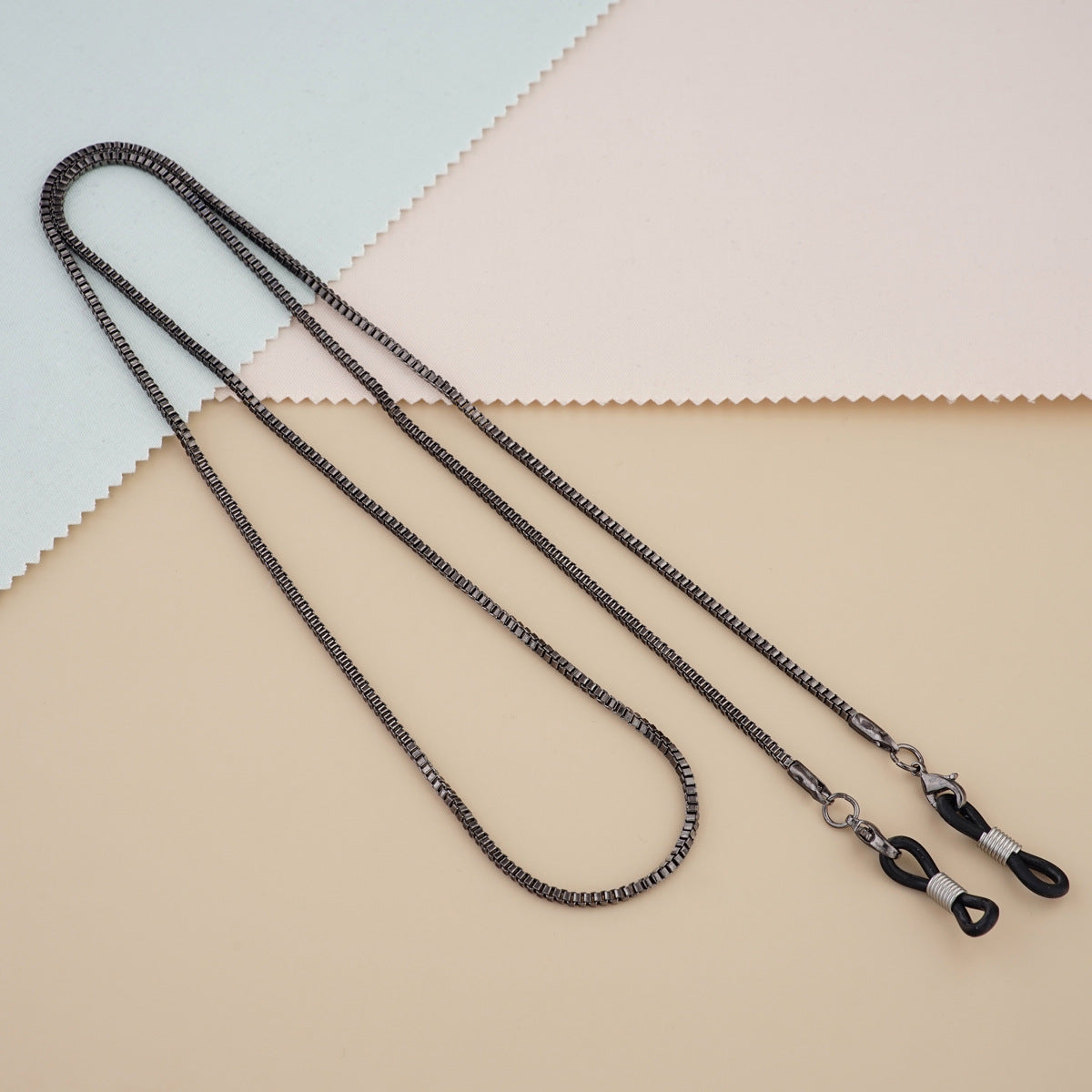 Sleek Metal Eyewear Kette Brehn