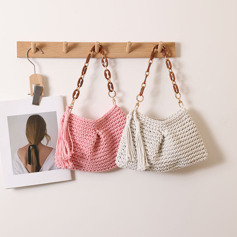 Damen Handgefertigte Schultertasche mit Kettenakzenten Brehn