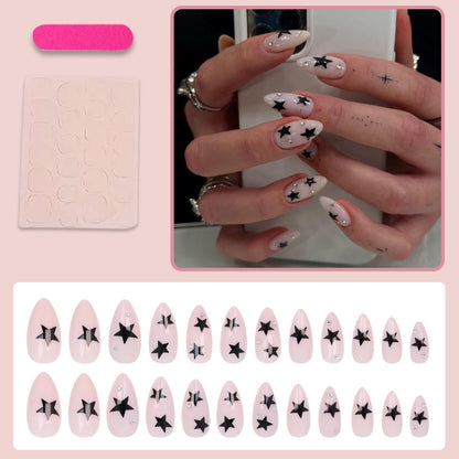 Kunstnagelset mit verspielten Sternen-Designs Brehn