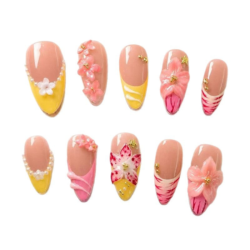 Kunstnagelset mit kreativen Blumen- und Spitze Verzierungen Brehn