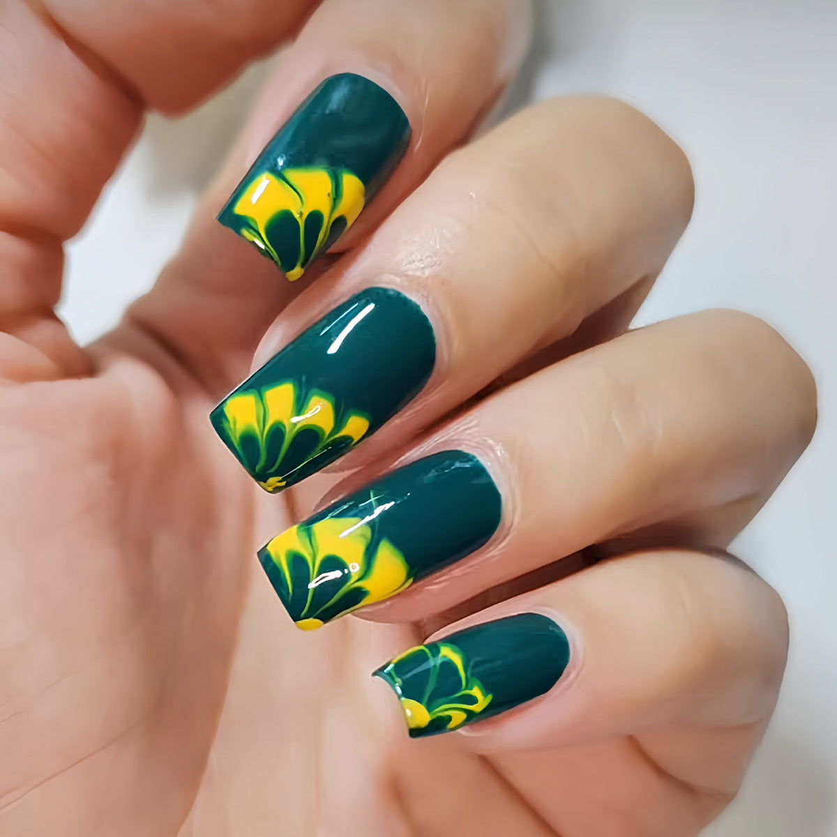 Künstlerische Aquarell-Nagelkunst Brehn
