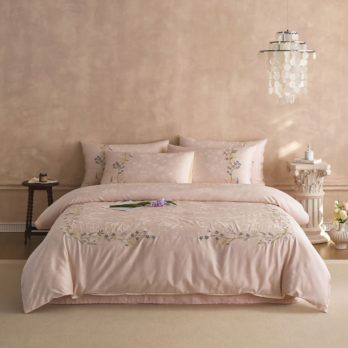 Satin-Bettbezug-Set mit feiner Blumenstickerei und Jacquardstruktur