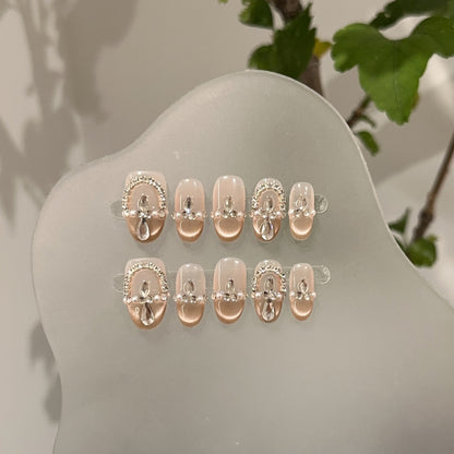 Elegantes dekoratives Press-On-Nagelset mit Kristallakzenten
