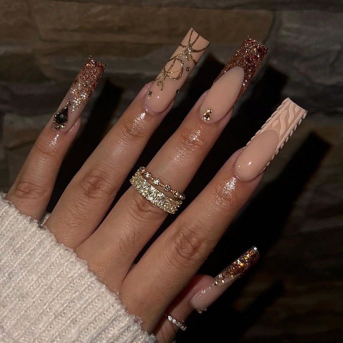 Kunstnagelset mit glamourösen Glitter- und Dekor-Elementen Brehn