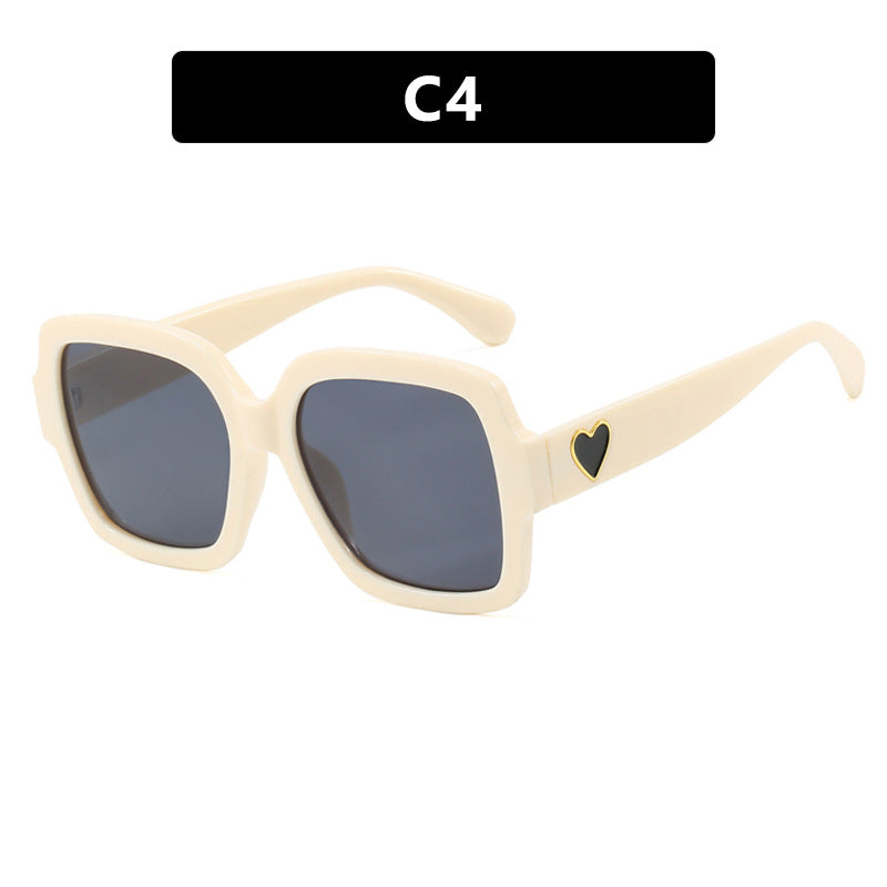 Damen quadratische Sonnenbrille mit modischem Herzakzent Brehn