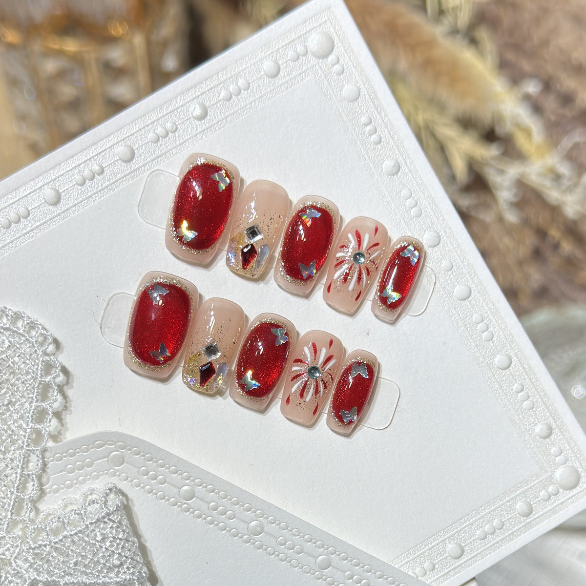 Künstlerisches Press-On Nail Set mit Glitzer und Sternelementen Brehn