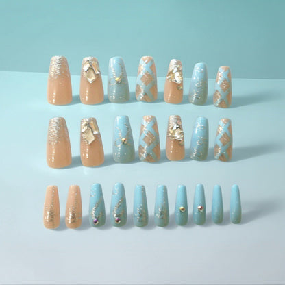 Dekorativers Press-On Nagelkunst Set mit funkelnden Akzenten