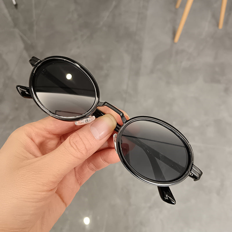 Damen runde Sonnenbrille mit leichten Gläsern und goldenen Akzenten Brehn