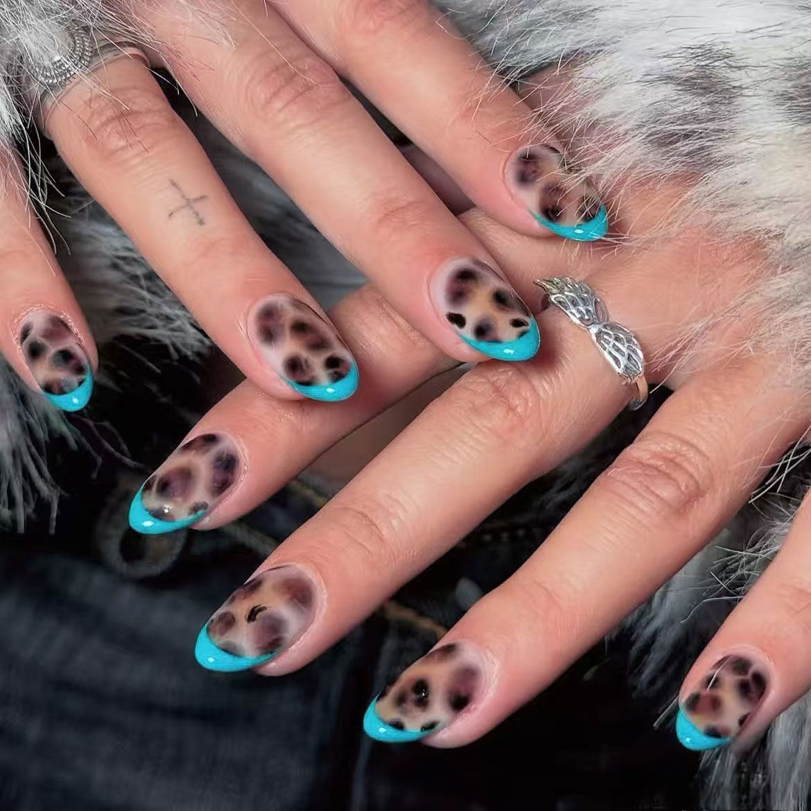 Künstlerische Tierdruck-Nagelkunst