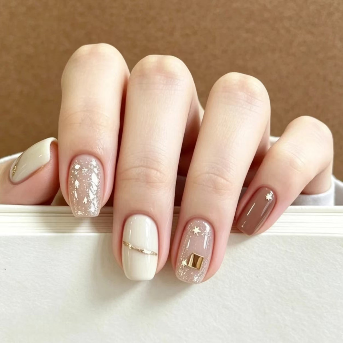 Glitzernde Nagelkunstverlängerungen