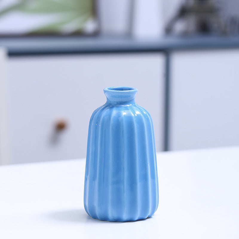 Rippte Keramische Bud Vase Brehn