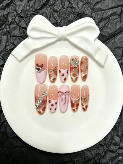 Künstlerisches Gel Press-On Nagelkunstset mit Glitzer und dekorativen Akzenten