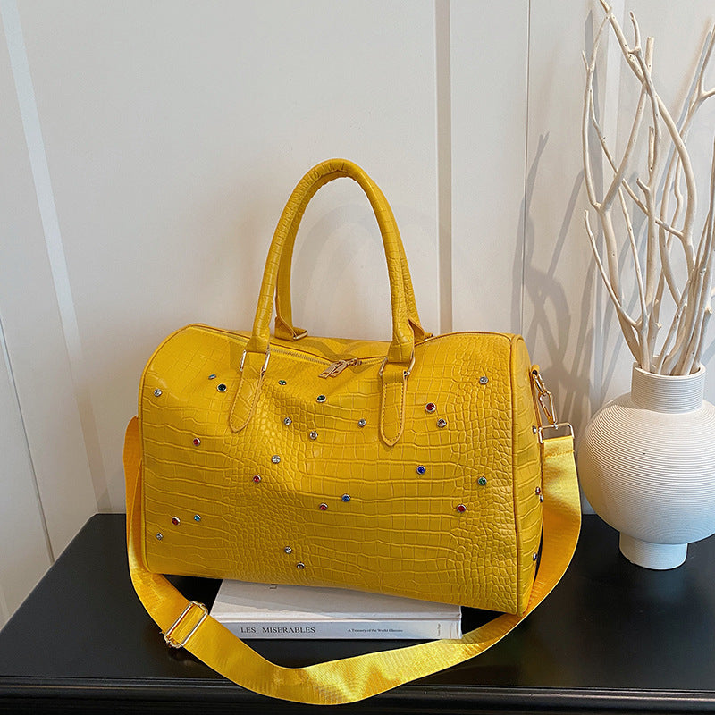Elegante Handtasche mit Luxuriösem Kroko-Muster und Bunten Applikationen Brehn