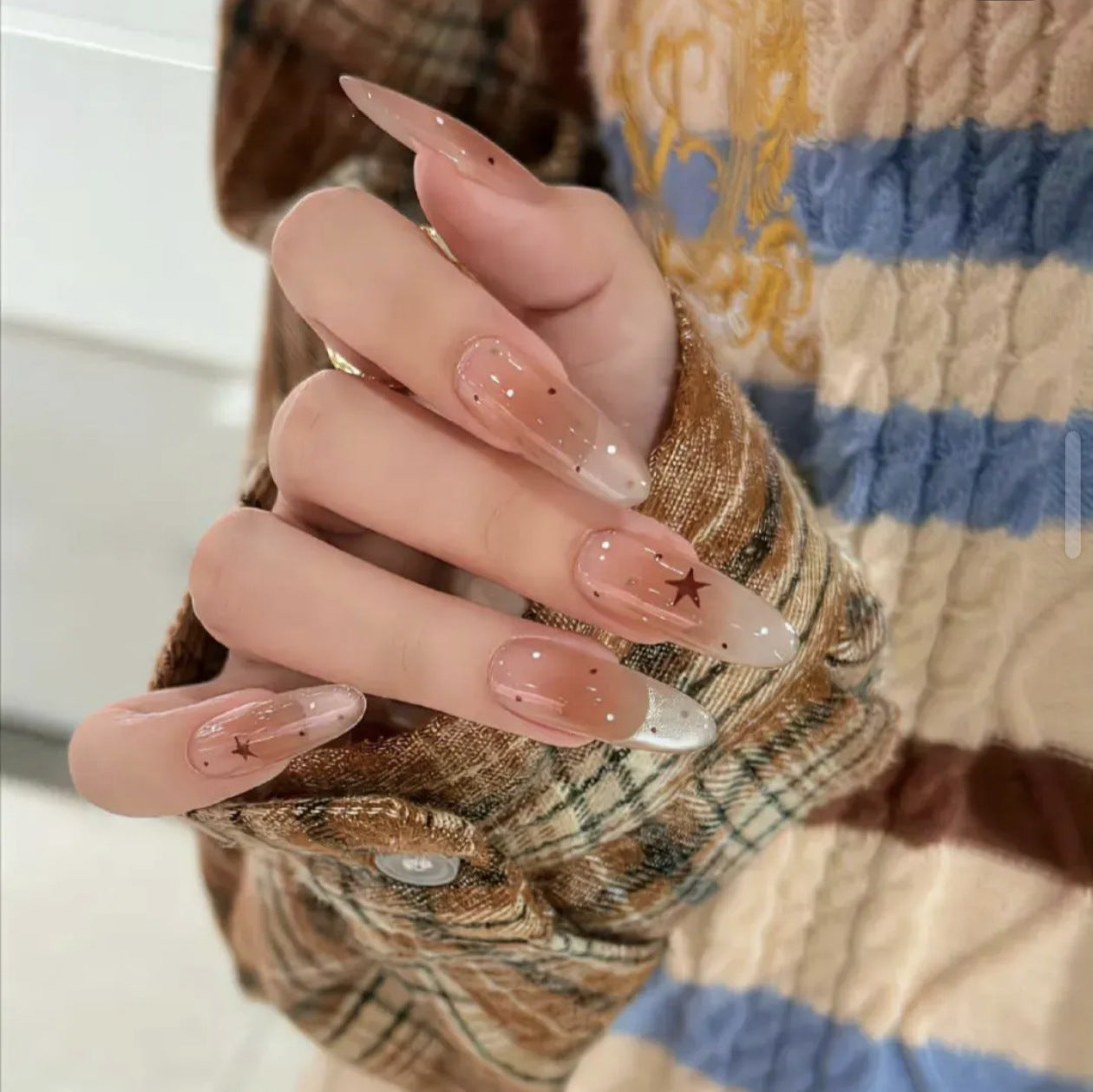 Glamouröse mit Sternen akzentuierte French Tip Press-On Nägel Brehn