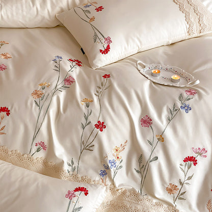 Botanisches besticktes Baumwollsatin-Bettbezugset mit gewelltem Spitzenrand