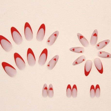 Herz-verzierte Stiletto-Nagelkunst Brehn
