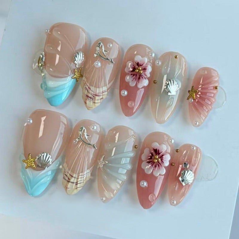 Kunstnagelset mit filigranen Muschel- und Blütenverzierungen Brehn