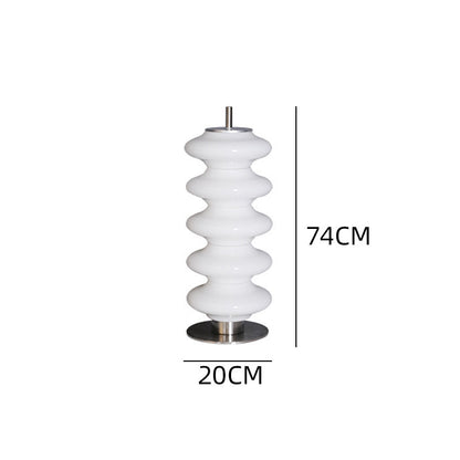Skulpturale Stehlampe mit gekrümmtem Design