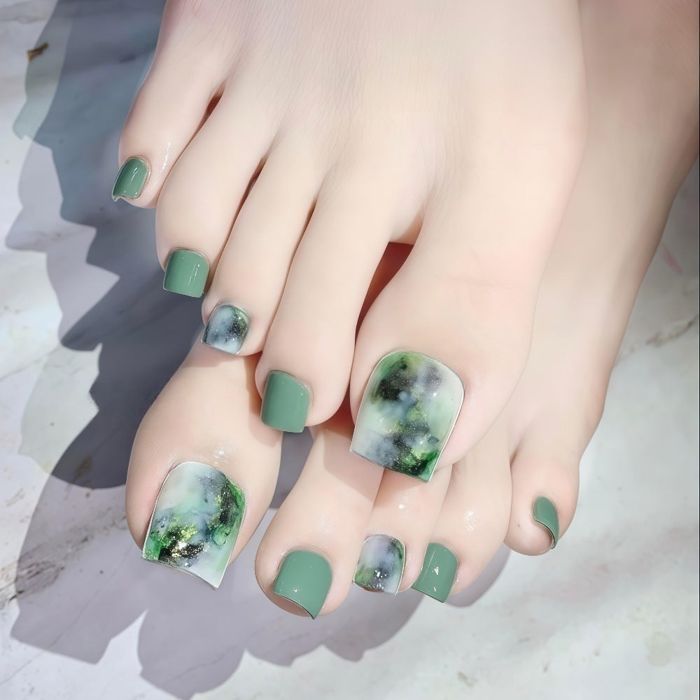 Kreatives Nagelset mit einzigartigen Mustern Brehn