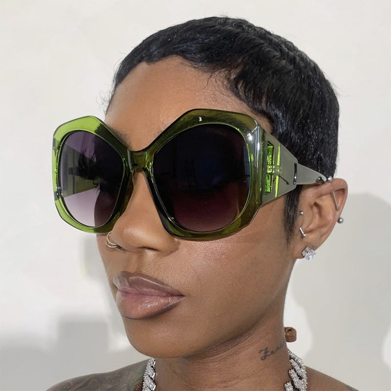 Damen oversized Sonnenbrille mit futuristischem Design Brehn