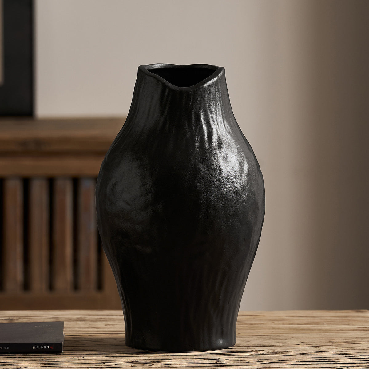 Elegante und moderne Keramikvase Brehn