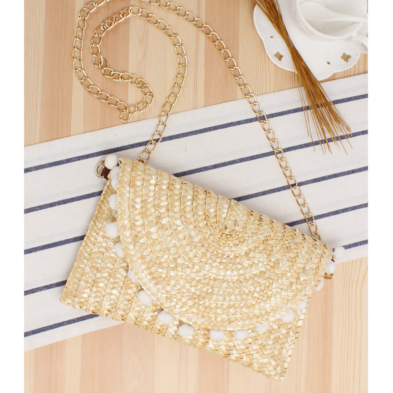 Clutch Aus Handgewebtem Naturmaterial mit Dekorativen Pompons Brehn