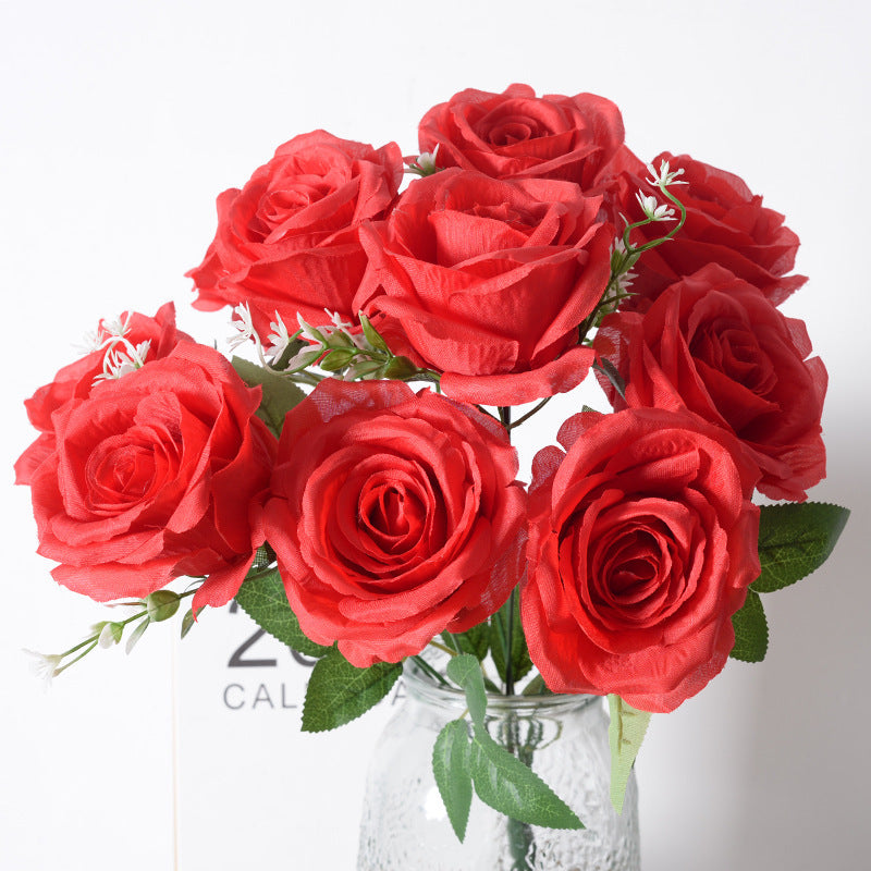 Lebensechter künstlicher Blumenstrauß