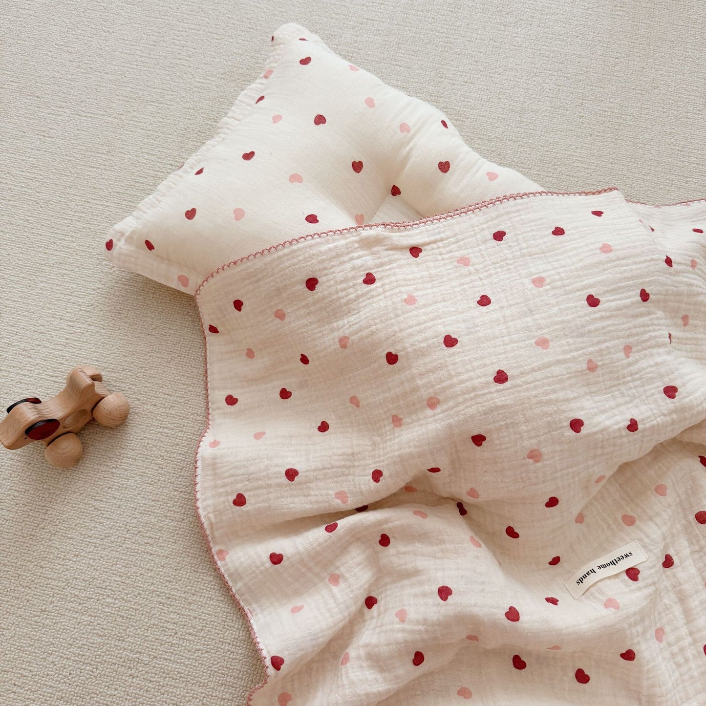 Unisex Musselin-Decke mit zartem Blumendesign und eleganten Rüschen Brehn