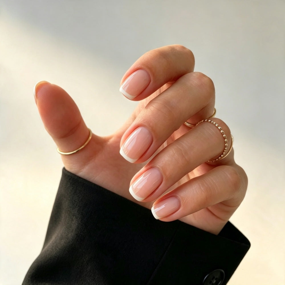 Elegantes Press-On-Nail-Set mit Französischen Spitzen Brehn